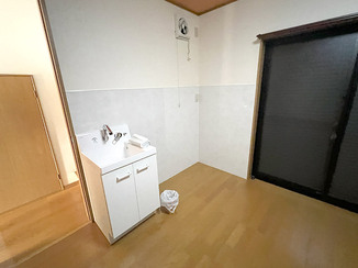 洗面リフォーム 使用しない場所を有効活用した手洗いスペース＆おしゃれなレストルーム